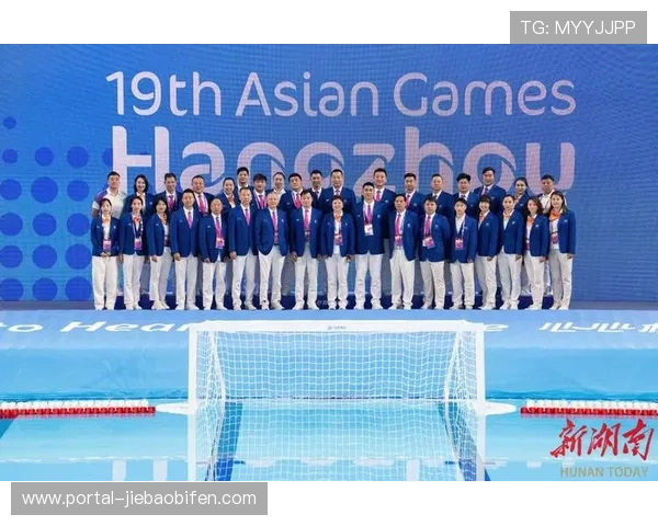 国际水球裁判抵达赛区，进行规则统一学习